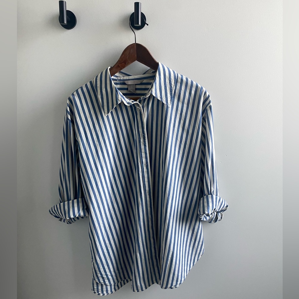 H and M  100% cotton shirt Size L. 005